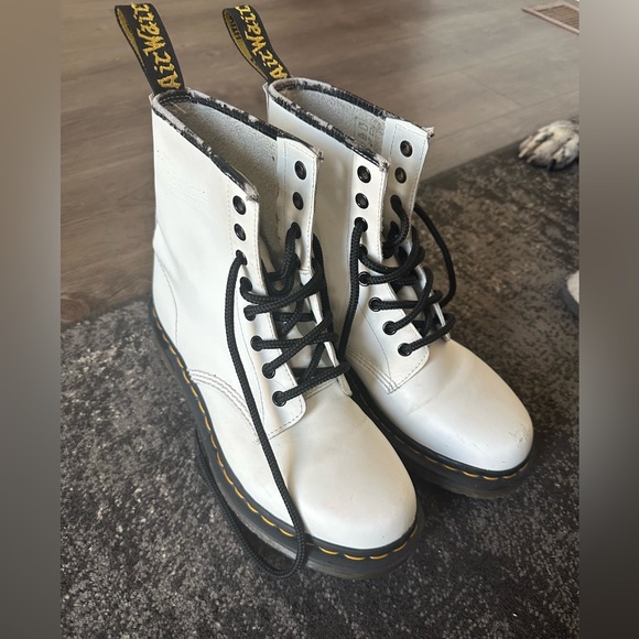Dr Martens, white, size 9us - Picture 4 of 7